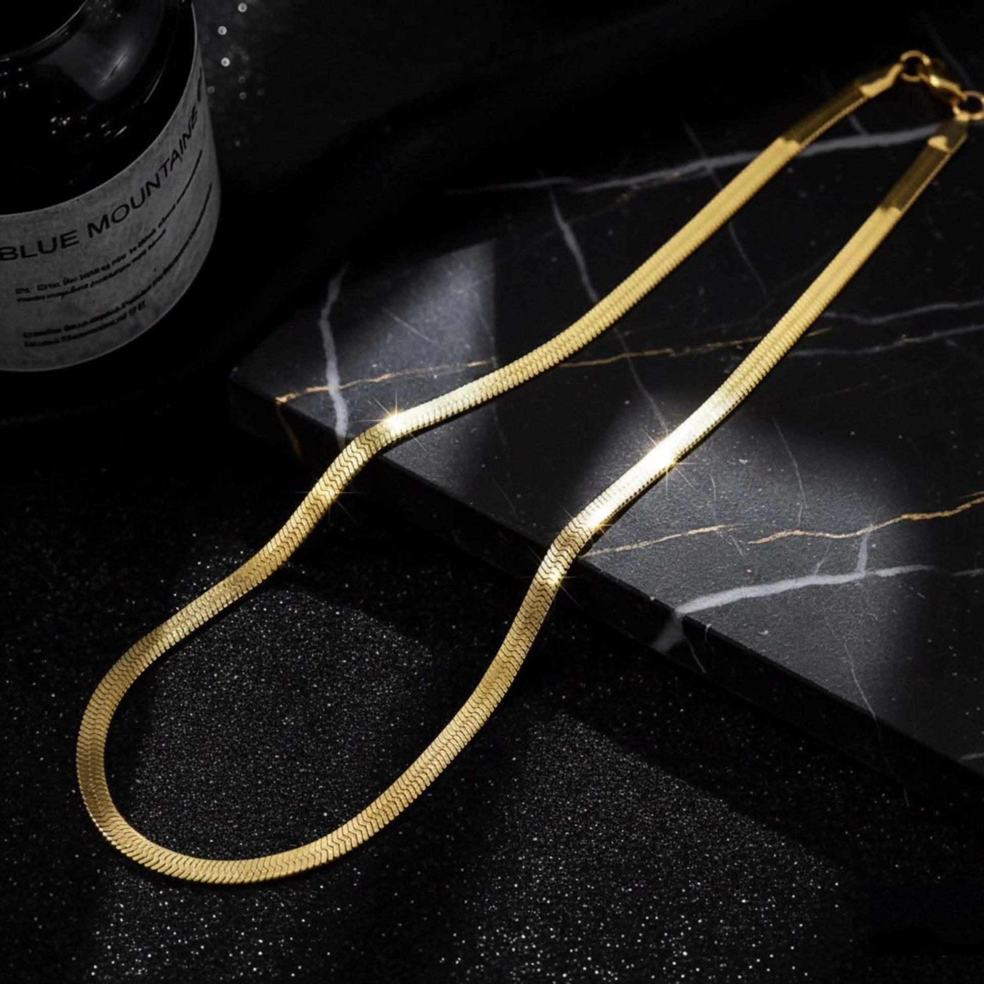 Luxury Silver Snake Chain Necklace – Sleek & Minimalist Unisex Jewelry. NEOLIGHT