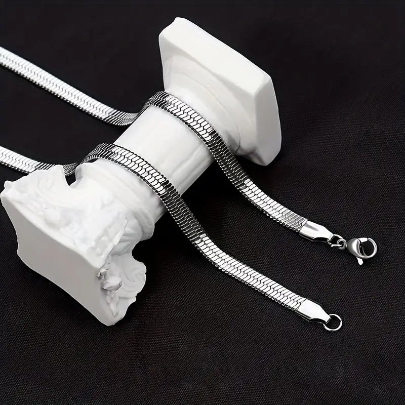 Luxury Silver Snake Chain Necklace – Sleek & Minimalist Unisex Jewelry. NEOLIGHT