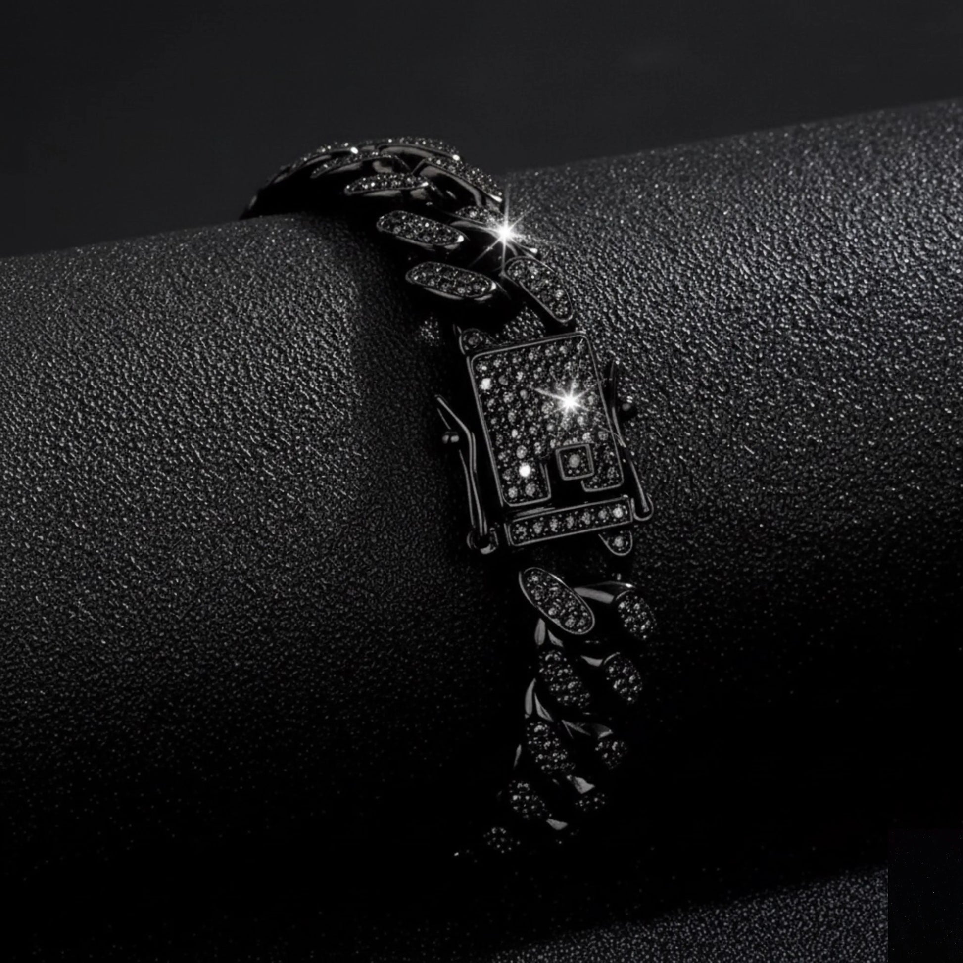 Luxury Black Iced Out Cuban Link Bracelet – Hip Hop Style Jewelry for Men & Women NEOLIGHT