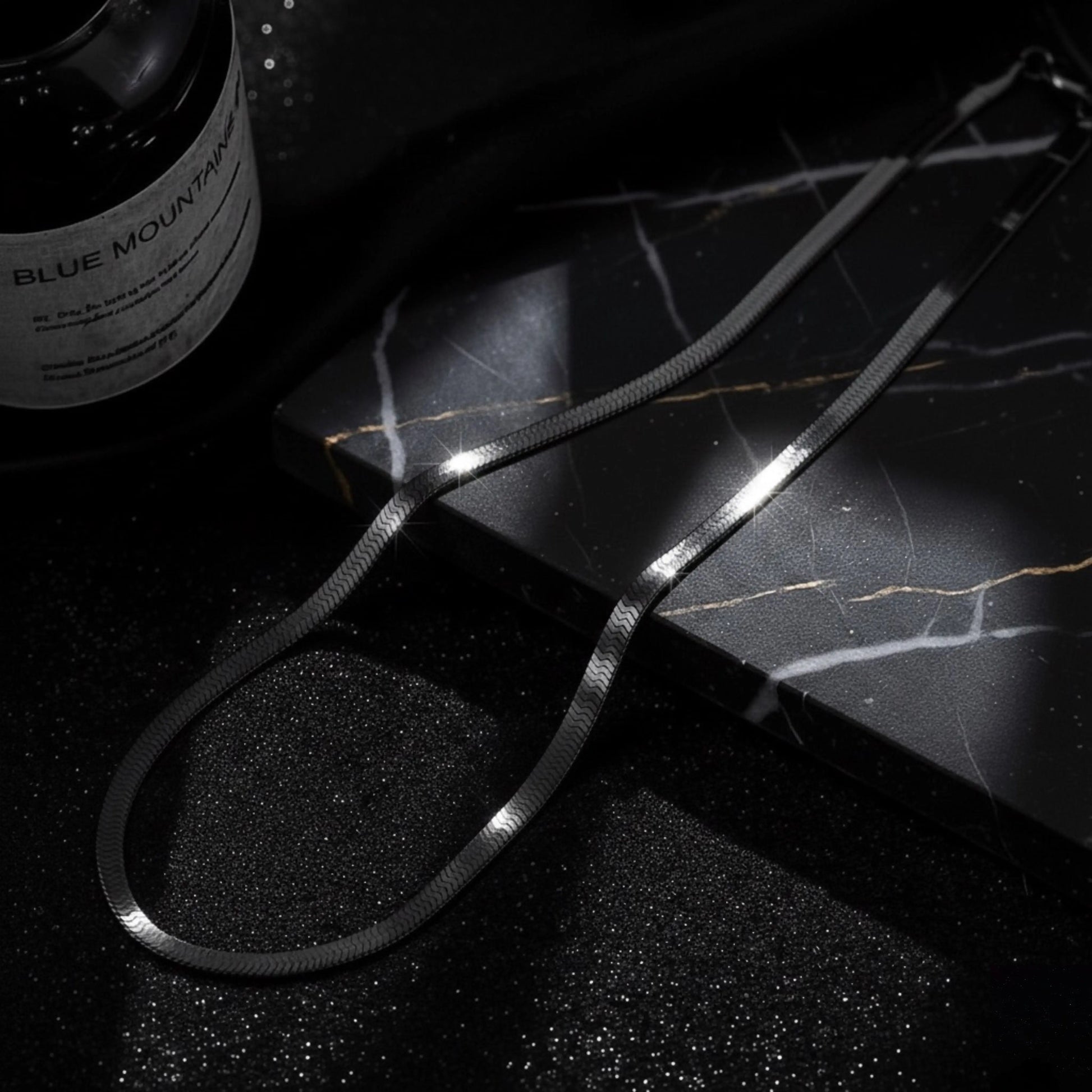 Luxury Silver Snake Chain Necklace – Sleek & Minimalist Unisex Jewelry. NEOLIGHT